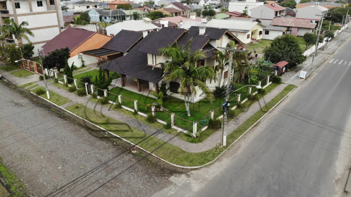 LOTE 001 - Dois Terrenos, Lote 01 e 02 da quadra C, com casa de alvenaria com dois pavimentos, na praia Verde Mar em Arroio do Sal/RS