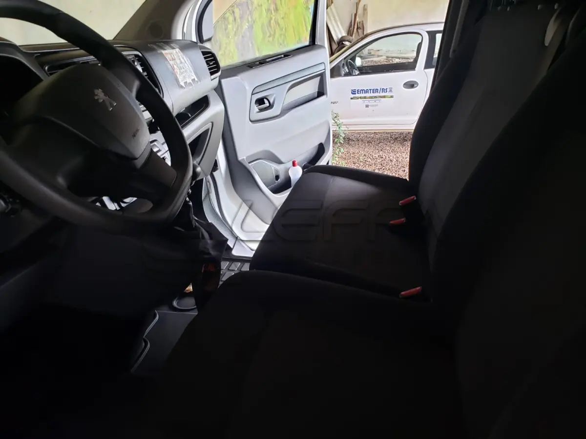 LOTE 001 - MICROONIBUS PEUGEOT, Expert Eurolaf, diesel, placas IZZ-6B74, ano 2019 e modelo 2020