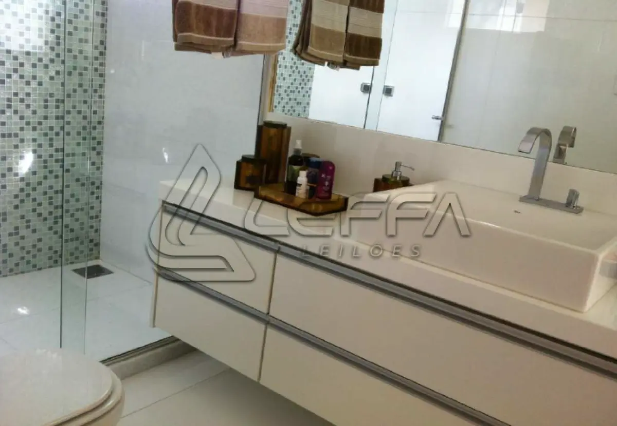 LOTE 001 - UMA CASA RESIDENCIAL, localizada na Rua Araújo Bastos, nº 126, Pitaçu, Salvador/Bahia