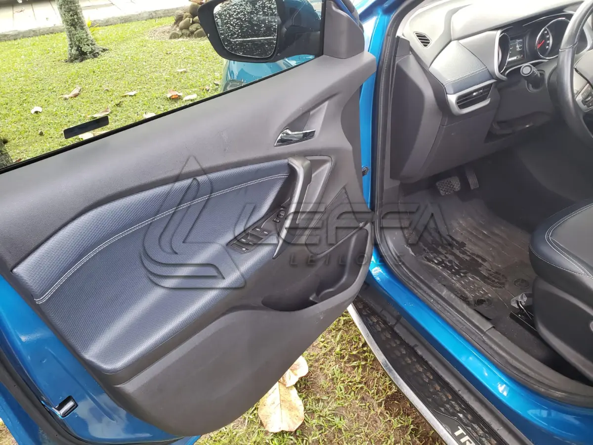 LOTE 002 - UM VEÍCULO GM TRACKER 12T A PR, PLACAS IZY-9B82, ANO/MODELO 2020/2021, COR AZUL, RENAVAM Nº 1227335730