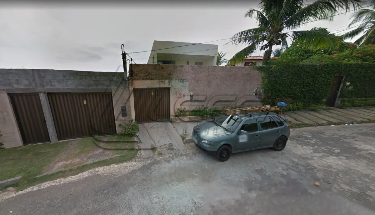 LOTE 001 - UMA CASA RESIDENCIAL, localizada na Rua Araújo Bastos, nº 126, Pitaçu, Salvador/Bahia