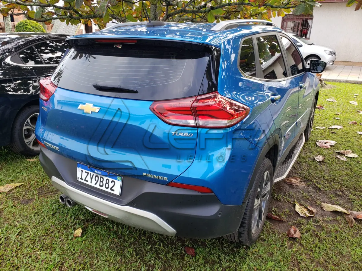 LOTE 002 - UM VEÍCULO GM TRACKER 12T A PR, PLACAS IZY-9B82, ANO/MODELO 2020/2021, COR AZUL, RENAVAM Nº 1227335730