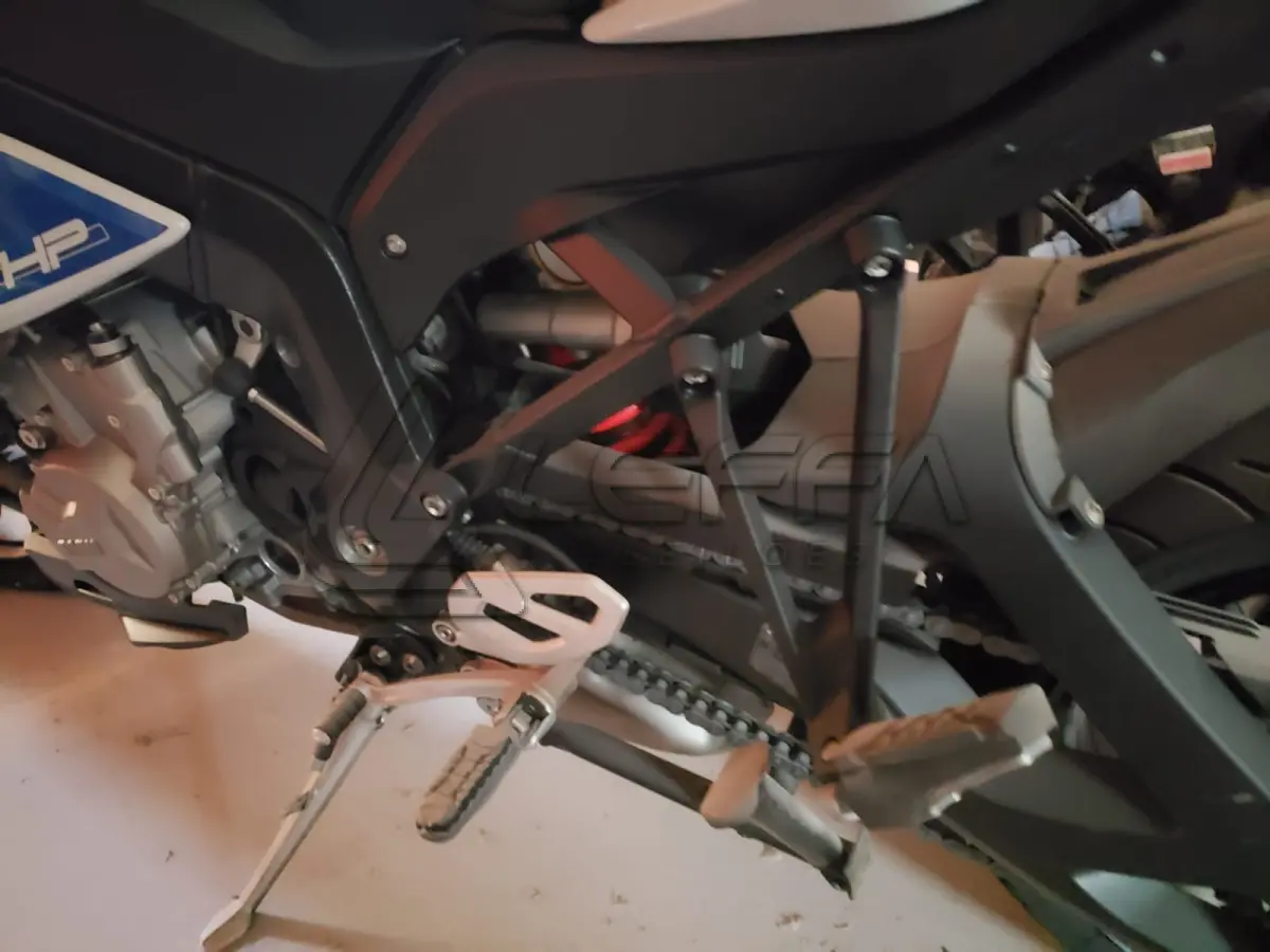 LOTE 003 - UMA MOTOCICLETA BMW S1000 XR, PLACAS QTK-2C48, ANO/MODELO 2019, COR BRANCA, RENAVAM 1210718070