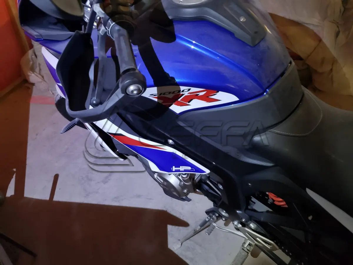 LOTE 003 - UMA MOTOCICLETA BMW S1000 XR, PLACAS QTK-2C48, ANO/MODELO 2019, COR BRANCA, RENAVAM 1210718070