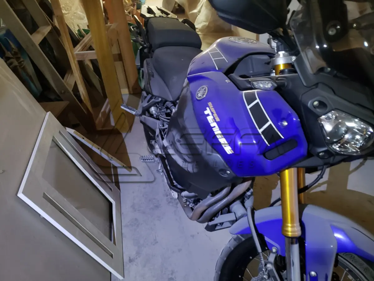 LOTE 004 - UMA MOTOCICLETA YAMAHA XT1200Z STENERE D, PLACAS IYM-1200, ANO/MODELO 2014/2015, COR AZUL, RENAVAM 1034072428