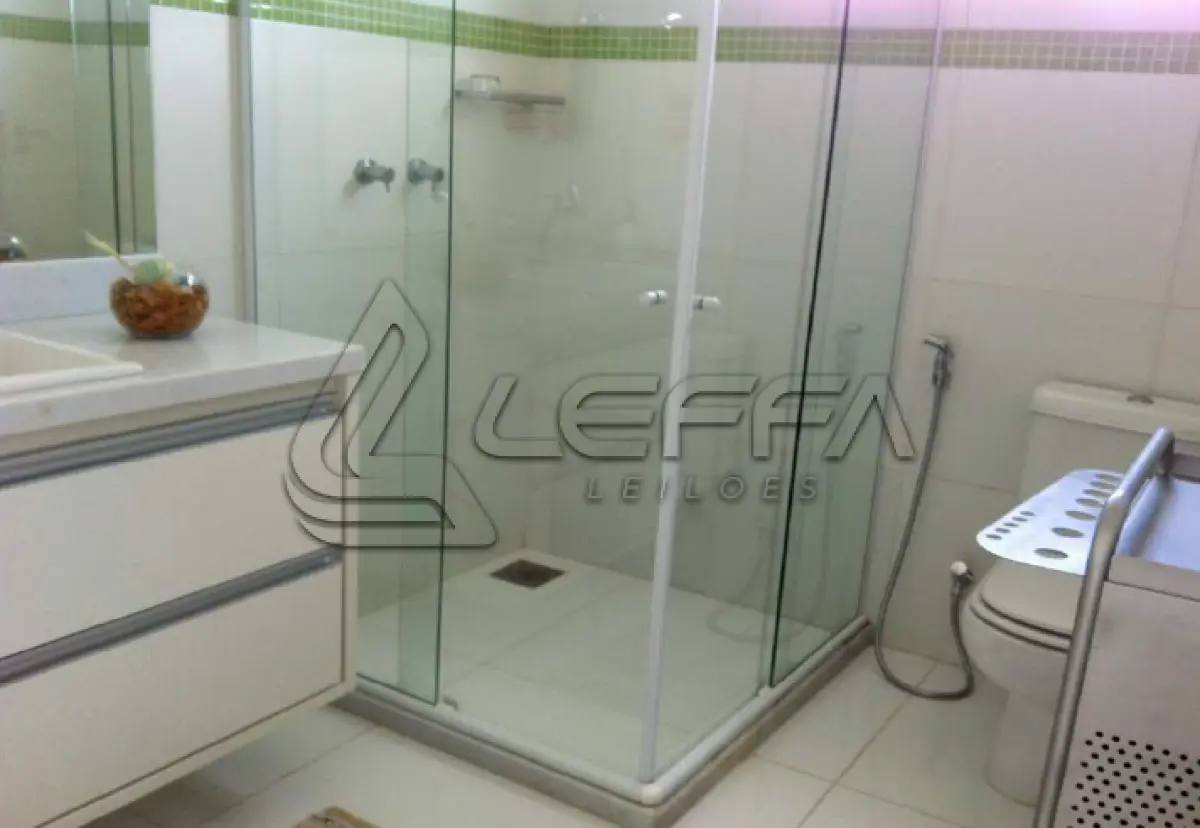 LOTE 001 - UMA CASA RESIDENCIAL, localizada na Rua Araújo Bastos, nº 126, Pitaçu, Salvador/Bahia