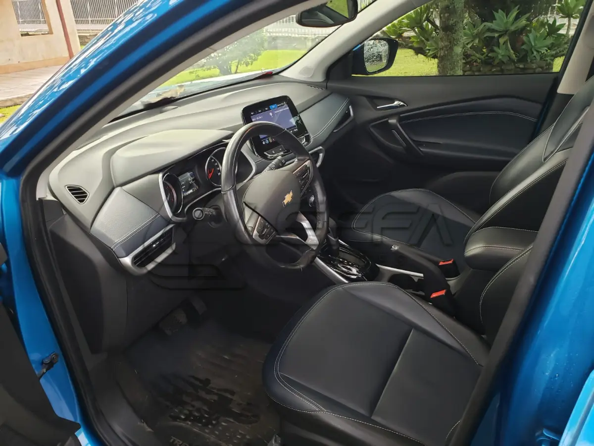 LOTE 002 - UM VEÍCULO GM TRACKER 12T A PR, PLACAS IZY-9B82, ANO/MODELO 2020/2021, COR AZUL, RENAVAM Nº 1227335730