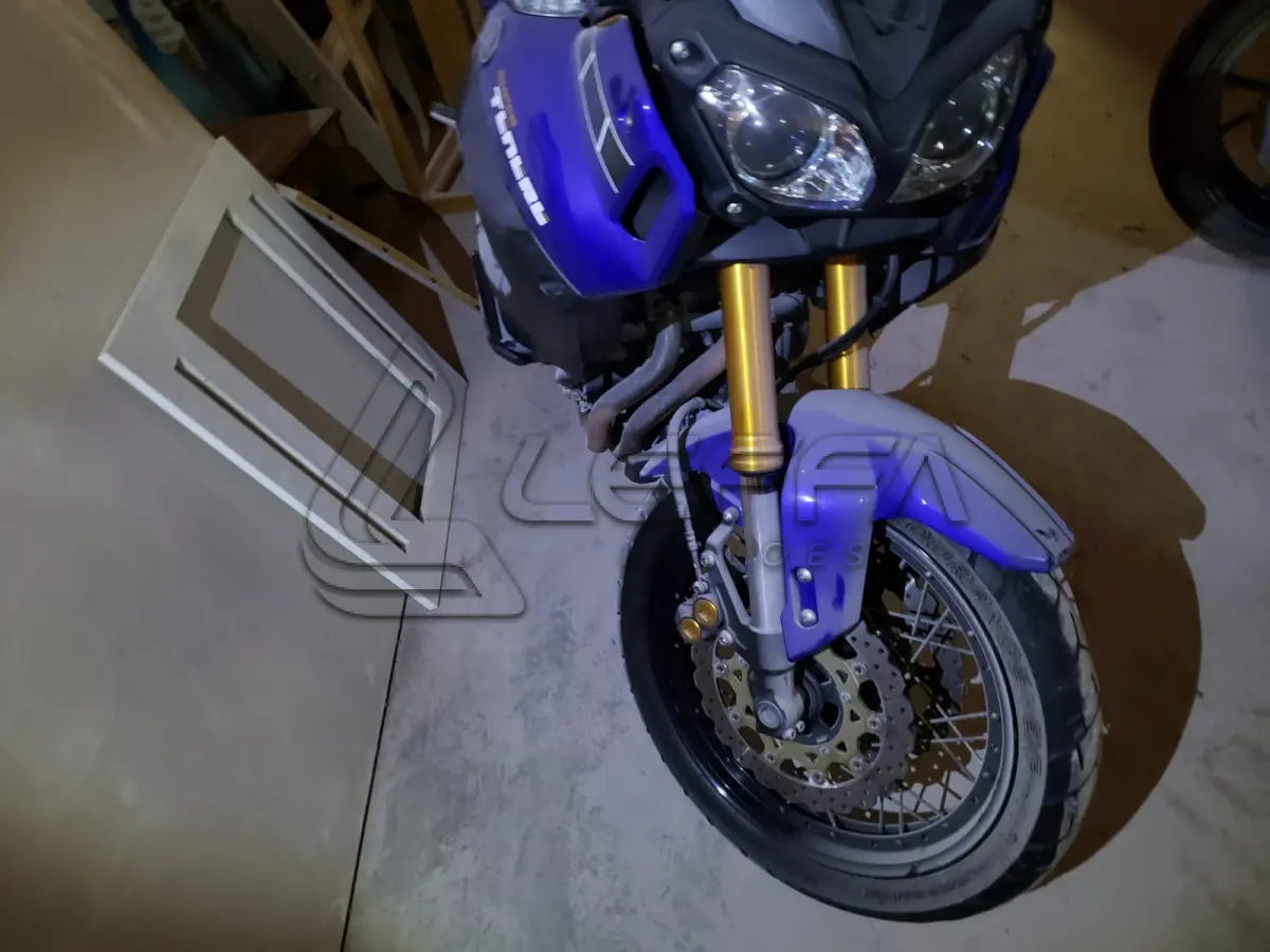 LOTE 004 - UMA MOTOCICLETA YAMAHA XT1200Z STENERE D, PLACAS IYM-1200, ANO/MODELO 2014/2015, COR AZUL, RENAVAM 1034072428