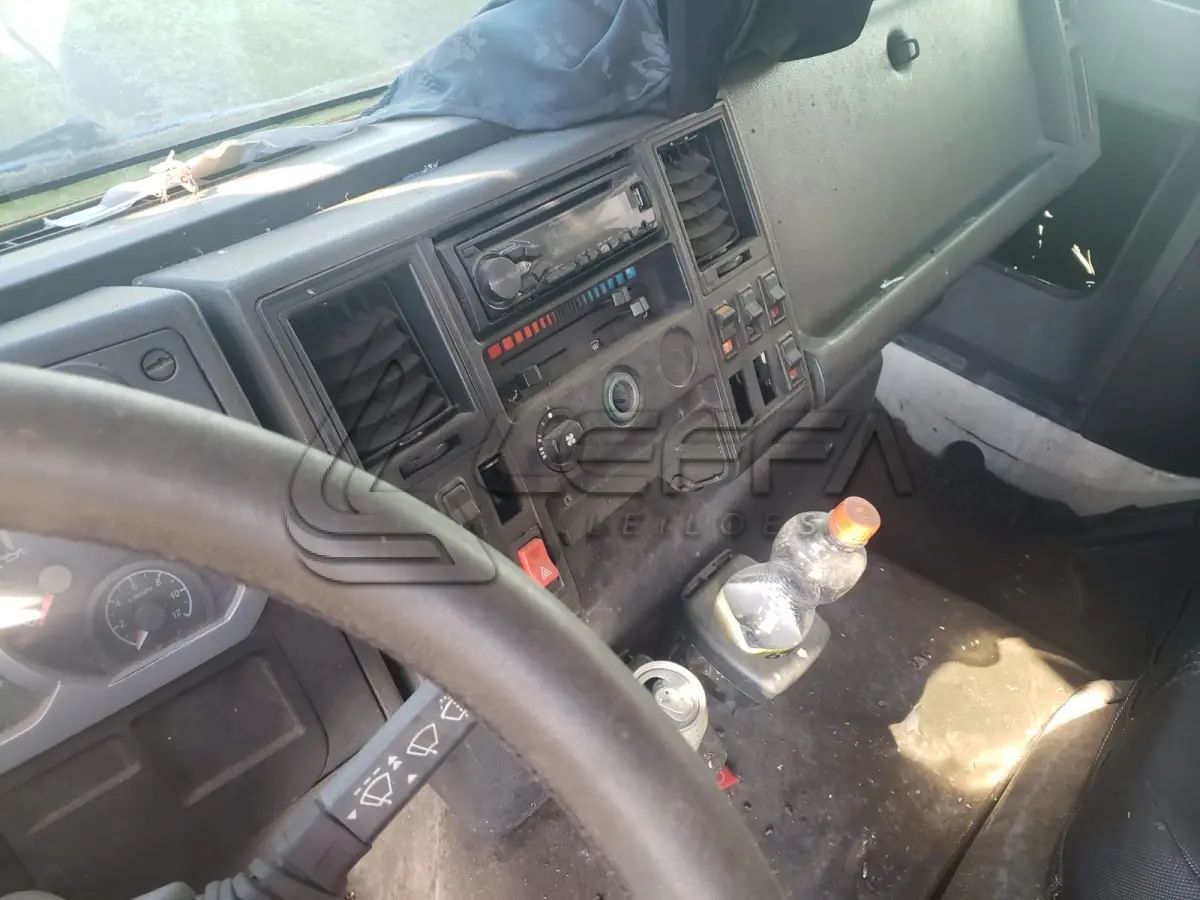 LOTE 002 - UM CAMINHÃO FORD/CARGO 2428E, PLACAS IOZ-7081, ANO 2008, MODELO 2009, CMT, 35,00 TONELADAS, COM CARROCERIA 9M