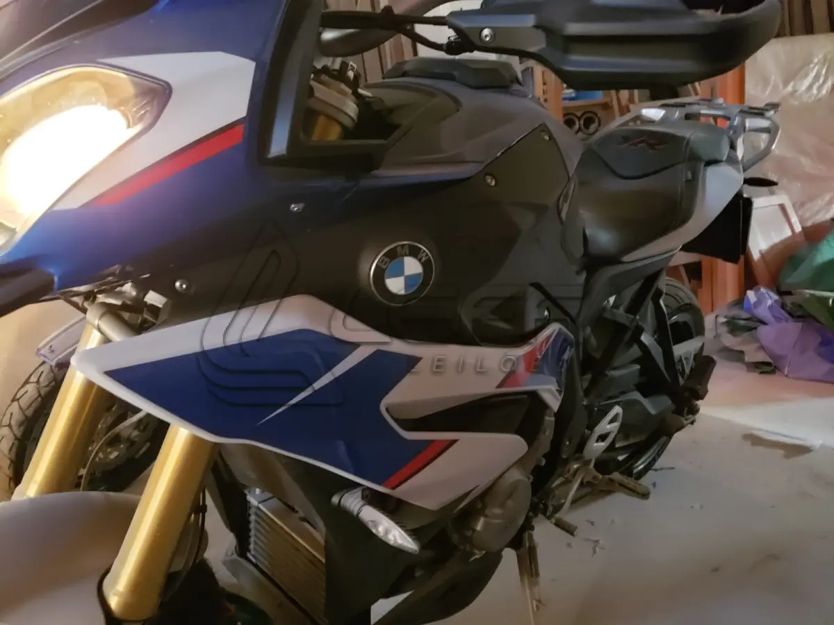 LOTE 003 - UMA MOTOCICLETA BMW S1000 XR, PLACAS QTK-2C48, ANO/MODELO 2019, COR BRANCA, RENAVAM 1210718070