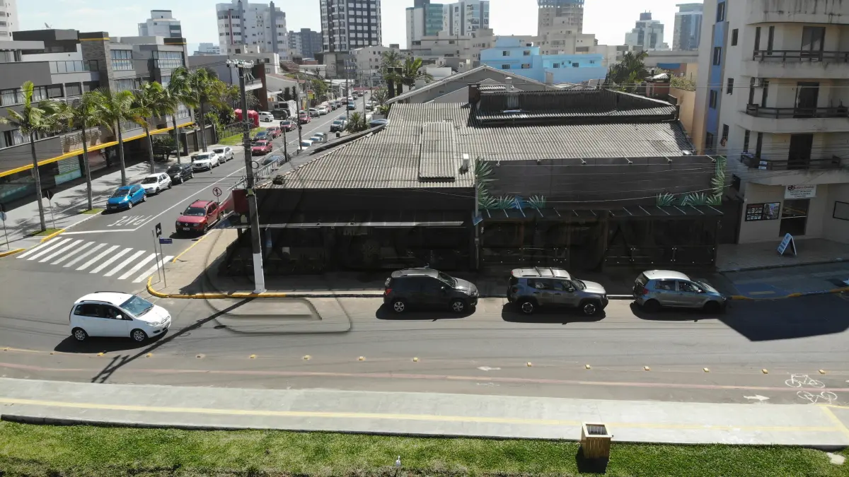 LOTE 001 - Imóvel Comercial na Beira da Lagoa, na Av José Maia Filho, em Torres/RS