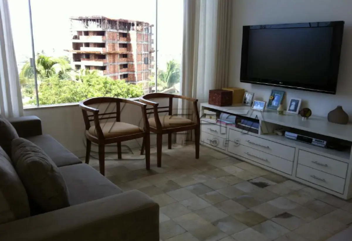 LOTE 001 - UMA CASA RESIDENCIAL, localizada na Rua Araújo Bastos, nº 126, Pitaçu, Salvador/Bahia
