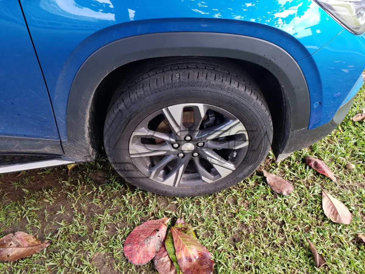 LOTE 002 - UM VEÍCULO GM TRACKER 12T A PR, PLACAS IZY-9B82, ANO/MODELO 2020/2021, COR AZUL, RENAVAM Nº 1227335730