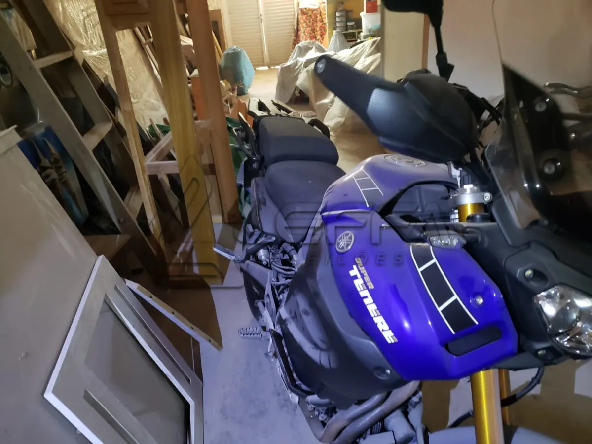 LOTE 004 - UMA MOTOCICLETA YAMAHA XT1200Z STENERE D, PLACAS IYM-1200, ANO/MODELO 2014/2015, COR AZUL, RENAVAM 1034072428