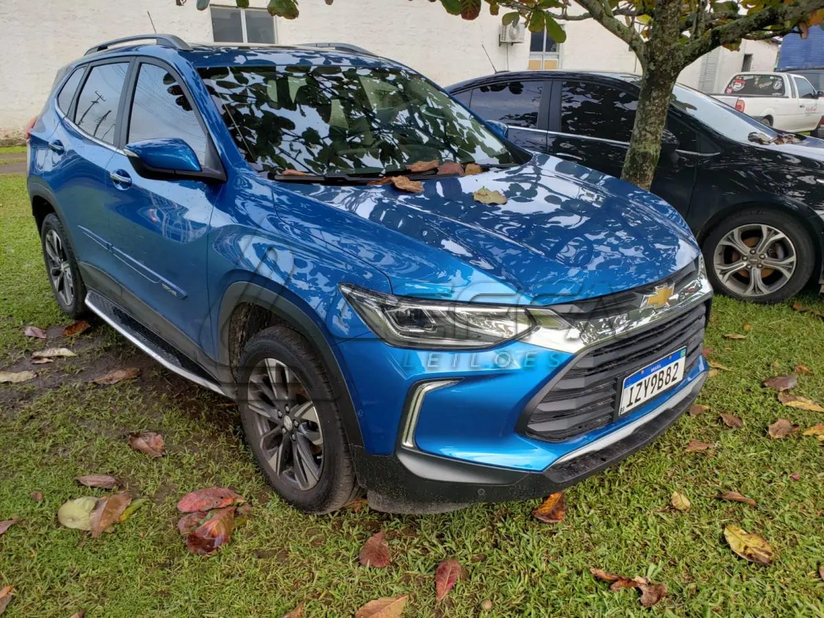 LOTE 002 - UM VEÍCULO GM TRACKER 12T A PR, PLACAS IZY-9B82, ANO/MODELO 2020/2021, COR AZUL, RENAVAM Nº 1227335730