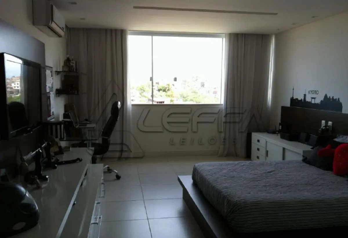LOTE 001 - UMA CASA RESIDENCIAL, localizada na Rua Araújo Bastos, nº 126, Pitaçu, Salvador/Bahia