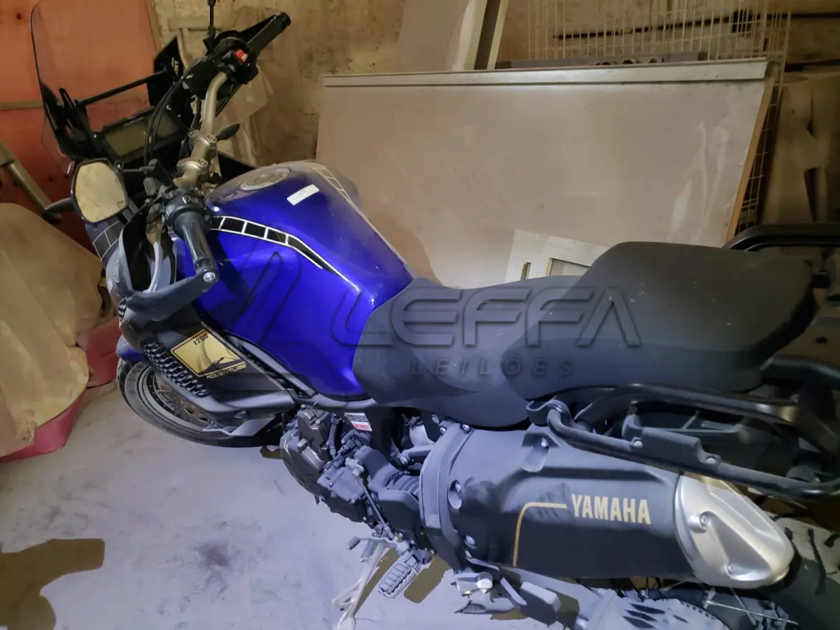 LOTE 004 - UMA MOTOCICLETA YAMAHA XT1200Z STENERE D, PLACAS IYM-1200, ANO/MODELO 2014/2015, COR AZUL, RENAVAM 1034072428