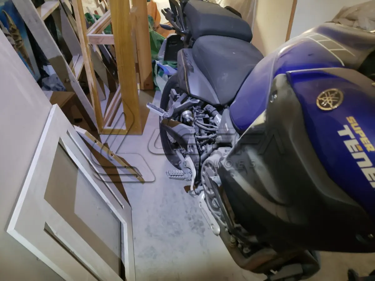 LOTE 004 - UMA MOTOCICLETA YAMAHA XT1200Z STENERE D, PLACAS IYM-1200, ANO/MODELO 2014/2015, COR AZUL, RENAVAM 1034072428