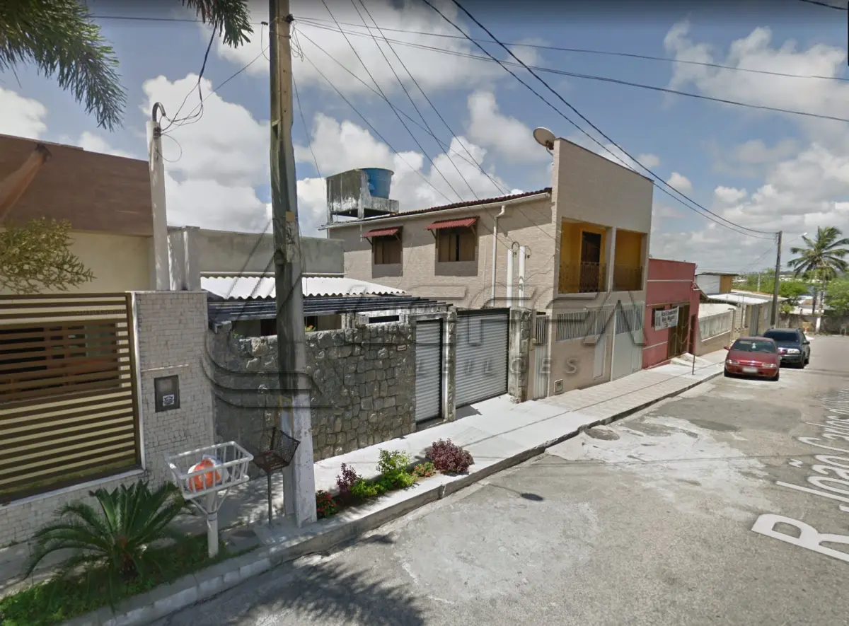 LOTE 001 - UM PRÉDIO RESIDENCIAL, Nº 68, SITUADO À RUA JOÃO CARLOS DE SOUZA, EM NATAL RN