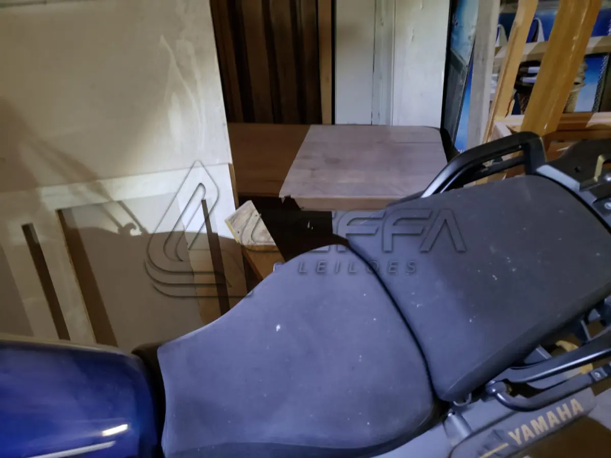 LOTE 004 - UMA MOTOCICLETA YAMAHA XT1200Z STENERE D, PLACAS IYM-1200, ANO/MODELO 2014/2015, COR AZUL, RENAVAM 1034072428