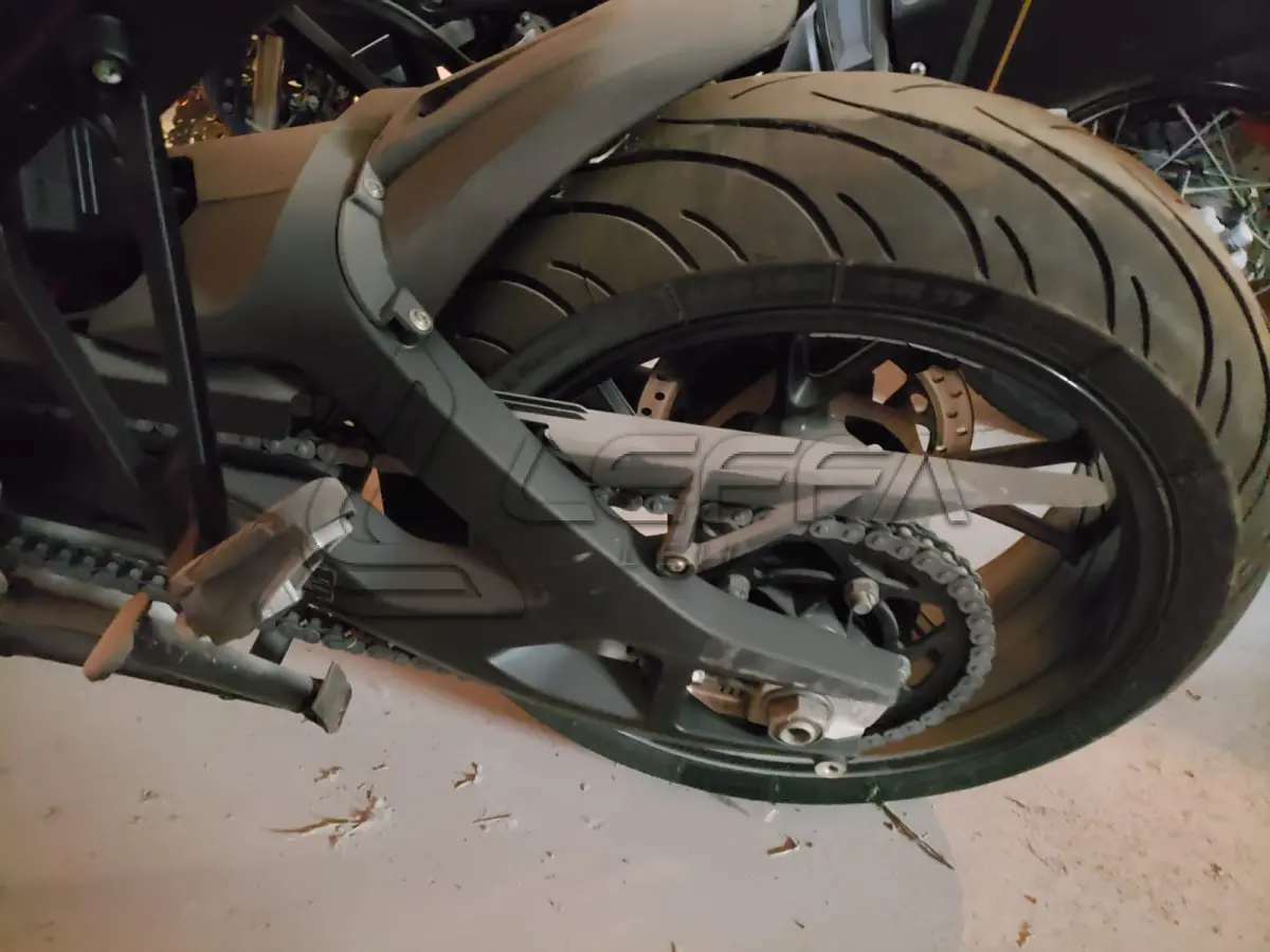 LOTE 003 - UMA MOTOCICLETA BMW S1000 XR, PLACAS QTK-2C48, ANO/MODELO 2019, COR BRANCA, RENAVAM 1210718070