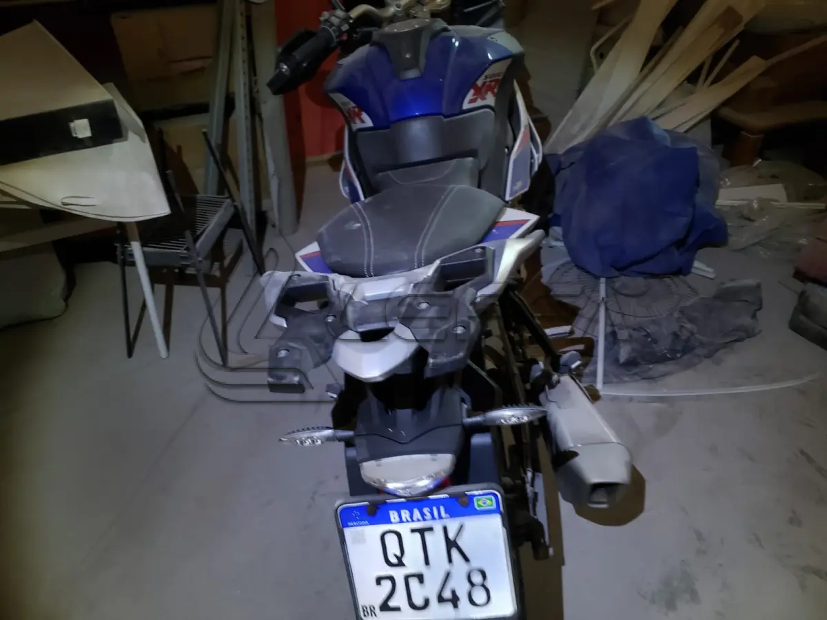 LOTE 004 - UMA MOTOCICLETA YAMAHA XT1200Z STENERE D, PLACAS IYM-1200, ANO/MODELO 2014/2015, COR AZUL, RENAVAM 1034072428