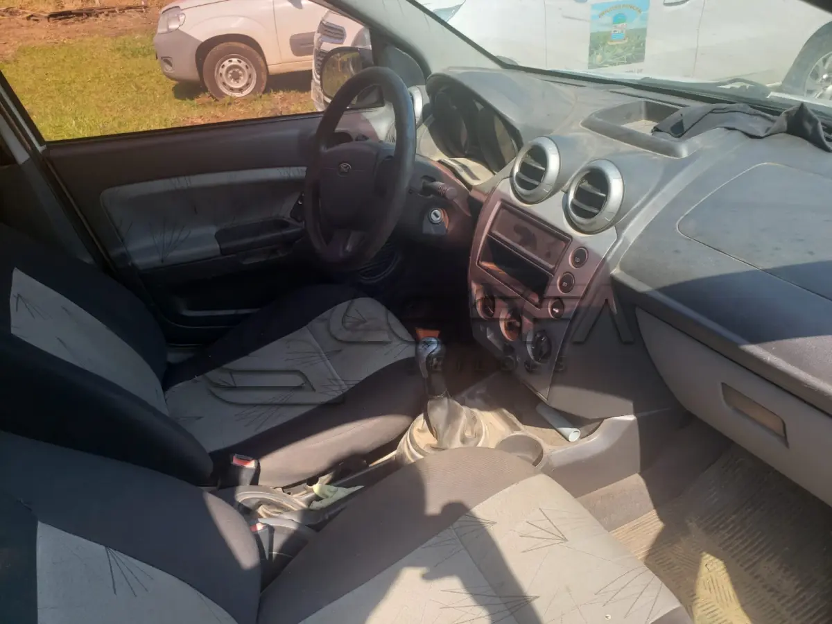 LOTE 001 - UM VEÍCULO FORD/FIESTA 1.6, FLEX, PLACA IQG-2145, ANO 2009, MODELO 2010