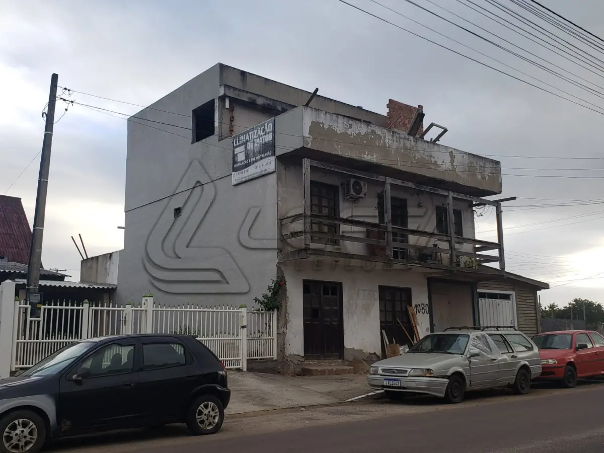 LOTE 001 - UM TERRENO URBANO, com benfeitorias, localizado na Avenida Independência, 1080, Bairro Curtume, na Cidade de Torres/RS