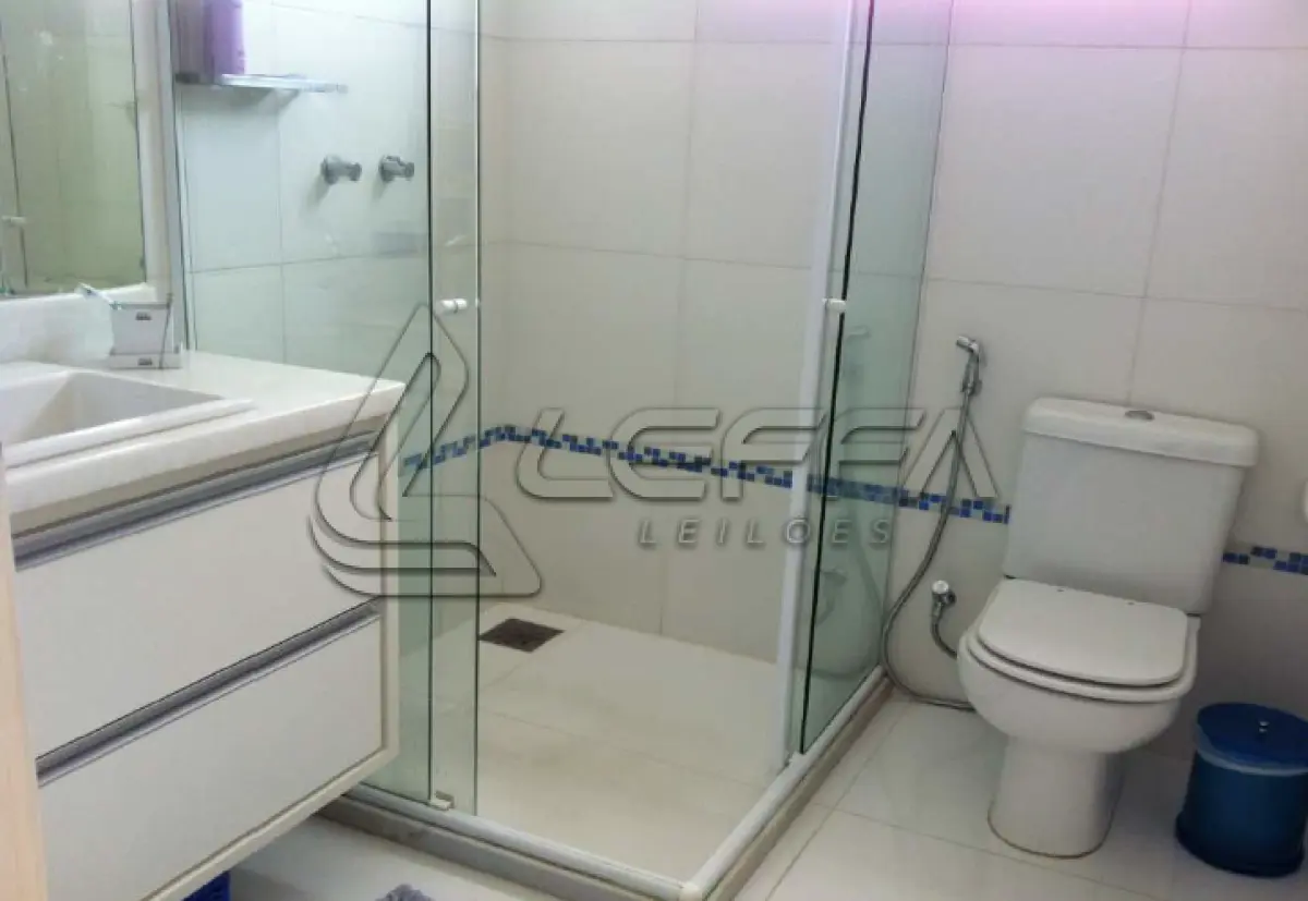 LOTE 001 - UMA CASA RESIDENCIAL, localizada na Rua Araújo Bastos, nº 126, Pitaçu, Salvador/Bahia
