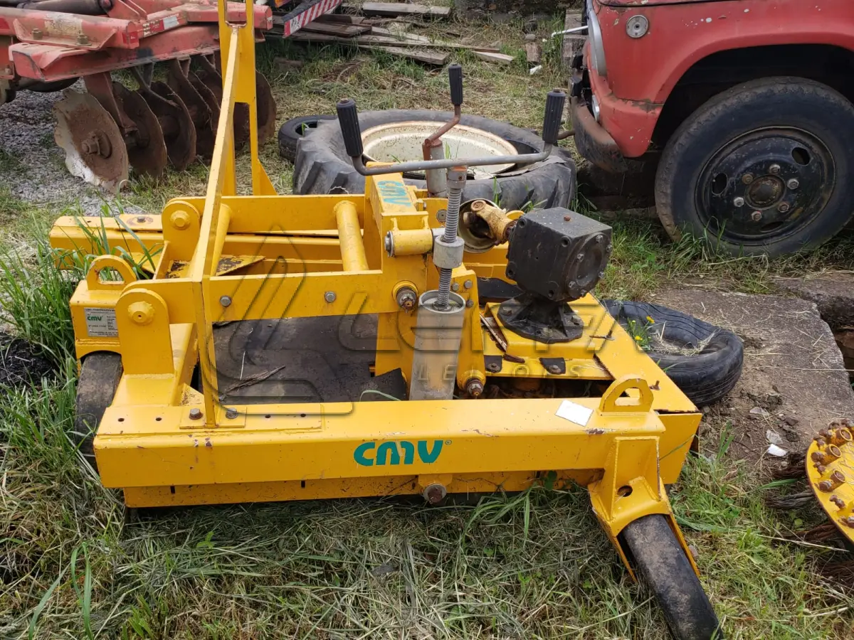 LOTE 005 - IMPLEMENTO AGRÍCOLA, CAPINADEIRA CMV
