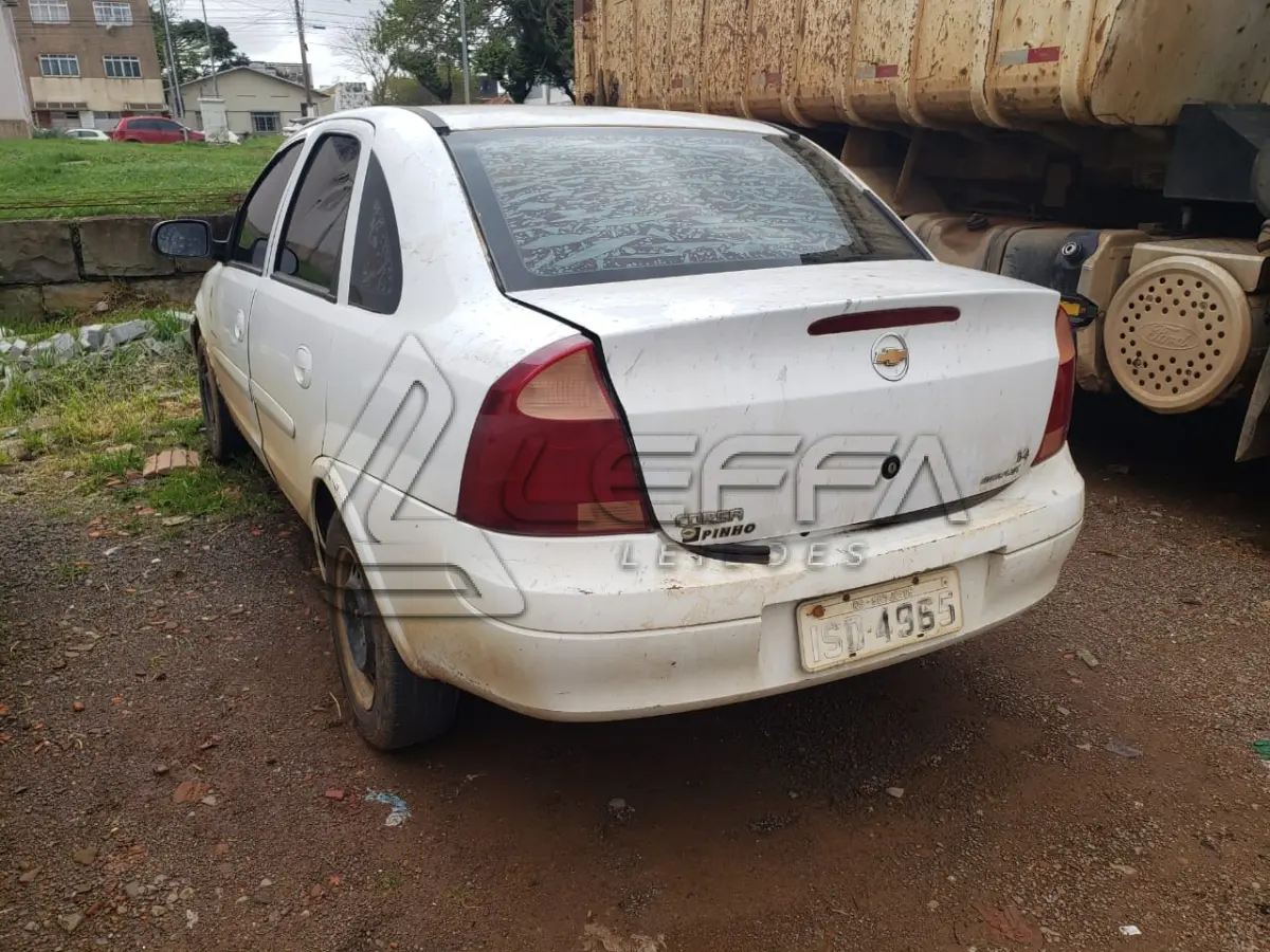 LOTE 001 - UM VEÍCULO GM/CORSA SEDAN PREMIUM, FLEX, PLACAS ISD-4965, ANO 2011, MODELO 2012
