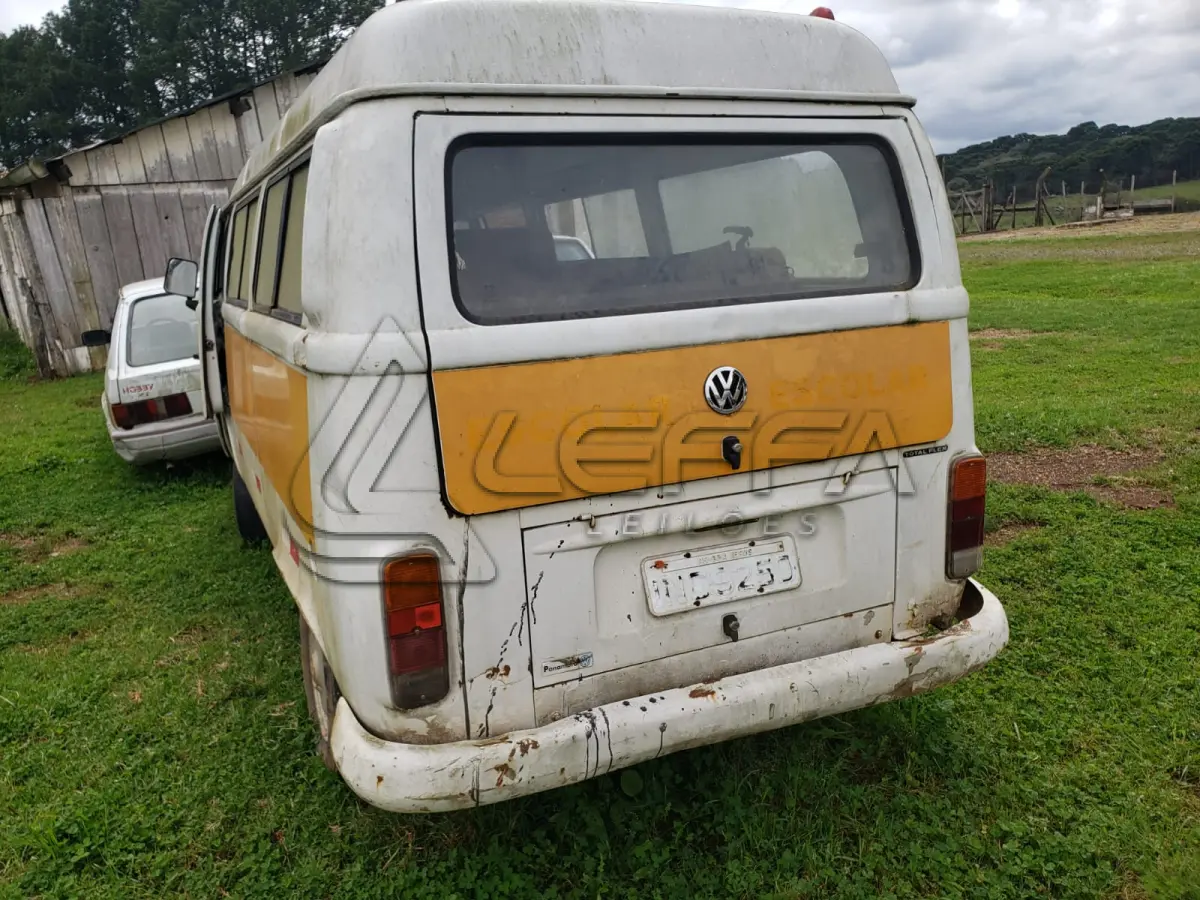 LOTE 014 - UM VEÍCULO VW/KOMBI, PLACAS INC-9250, ANO 2006, MODELO 2006
