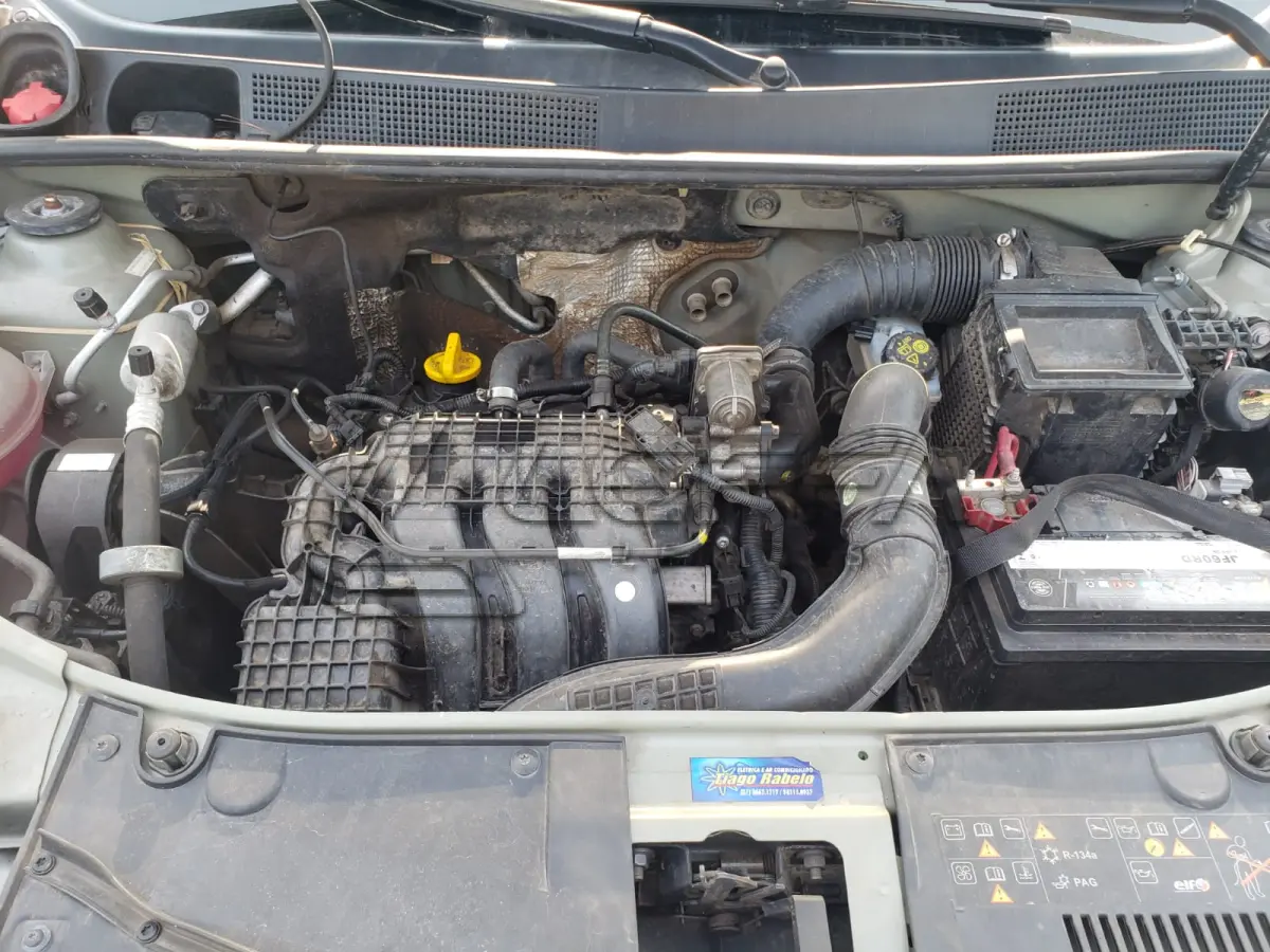 LOTE 006 - UM VEÍCULO RENAULT LOGAN LIFE 10MT, PLACA DRB-2J98, ANO 2019, MODELO 2020, COM APROX 140.000 KM