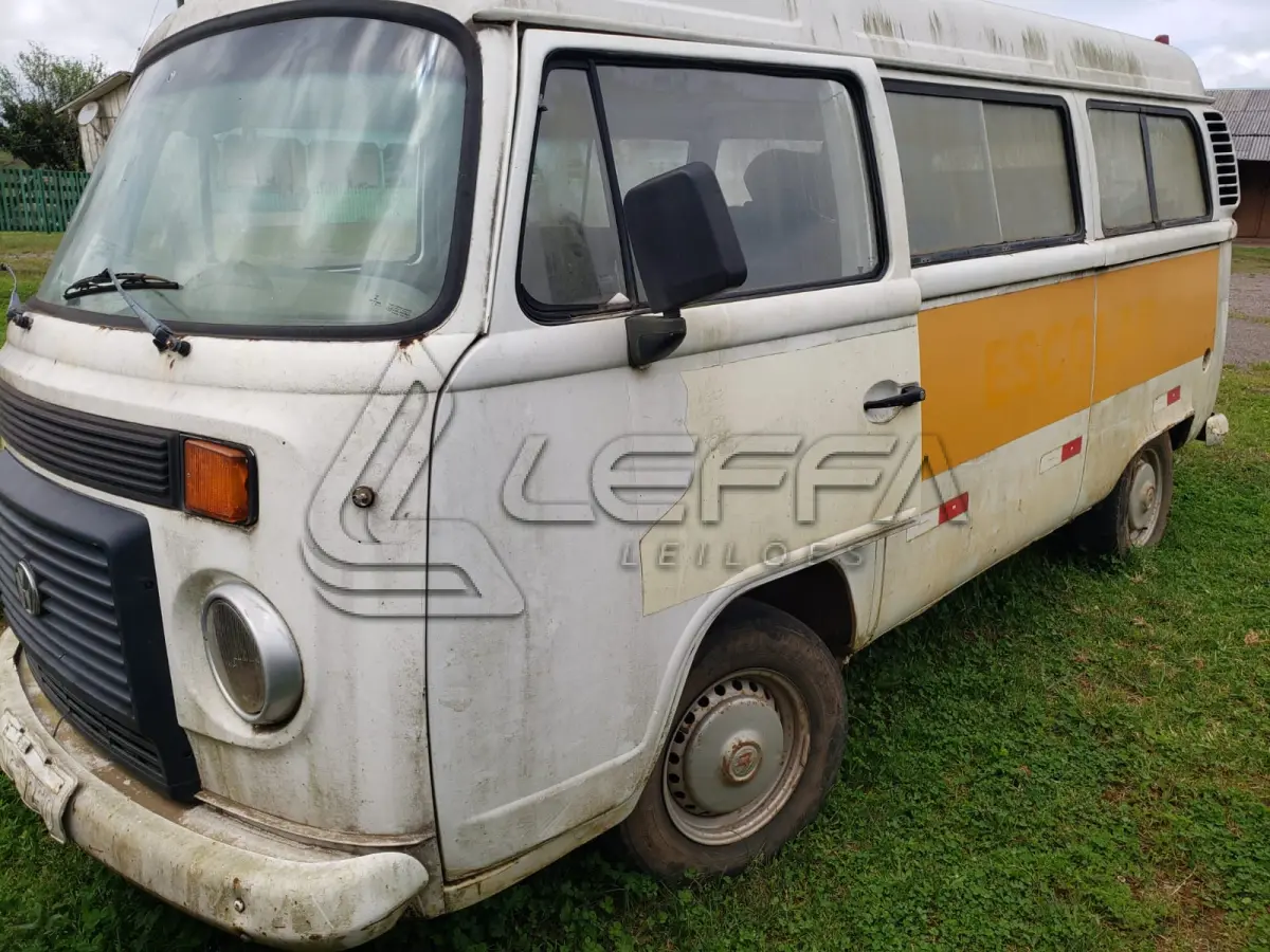 LOTE 014 - UM VEÍCULO VW/KOMBI, PLACAS INC-9250, ANO 2006, MODELO 2006