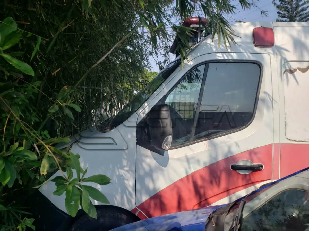 LOTE 005 - AMBULÂNCIA RENAULT/CHAPECO MASTERAMB, PLACA IWI-7946, ANO 2014, MODELO 2015