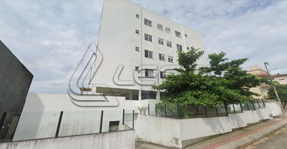 LOTE 001 - APARTAMENTO Nº 101 E BOX DE GARAGEM Nº 10, DO CONDOMÍNIO EDIFÍCIO VISTA DEL MARE, situado na Rua Adelina Schoroeder Pontes, nº 550, esquina com a Rua Josefina Borsatto, Bairro Serraria, Cidade de São José, Santa Catarina