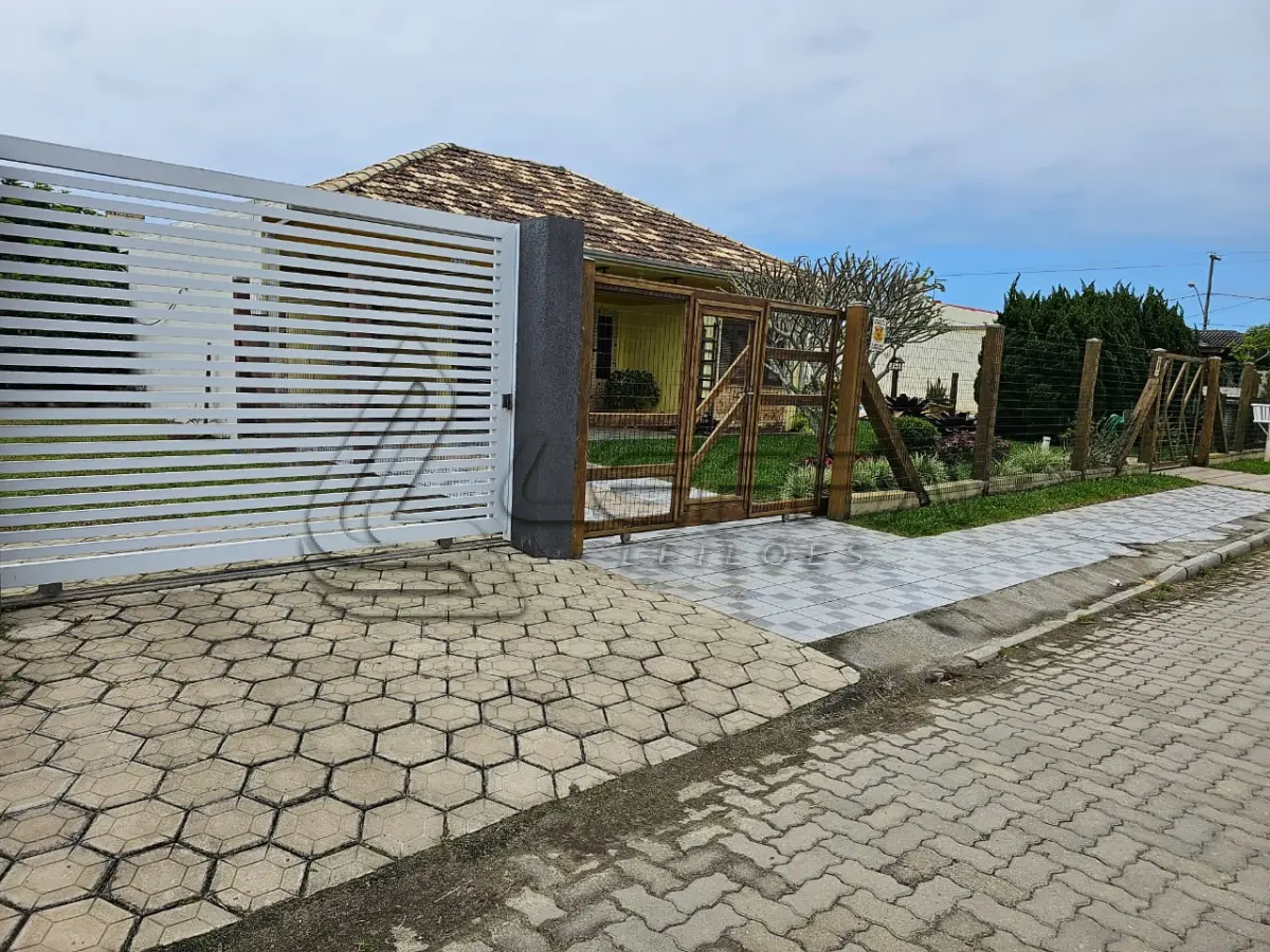 LOTE 001 - UM TERRENO URBANO, COM BENFEITORIAS, Lote 30 Quadra 32, na Praia Rainha do Mar em Xangri-lá RS
