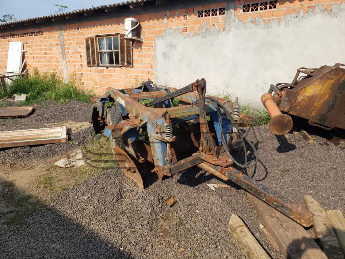 LOTE 010 - SUCATA AGRÍCOLA