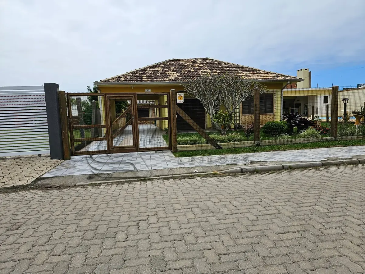 LOTE 001 - UM TERRENO URBANO, COM BENFEITORIAS, Lote 30 Quadra 32, na Praia Rainha do Mar em Xangri-lá RS