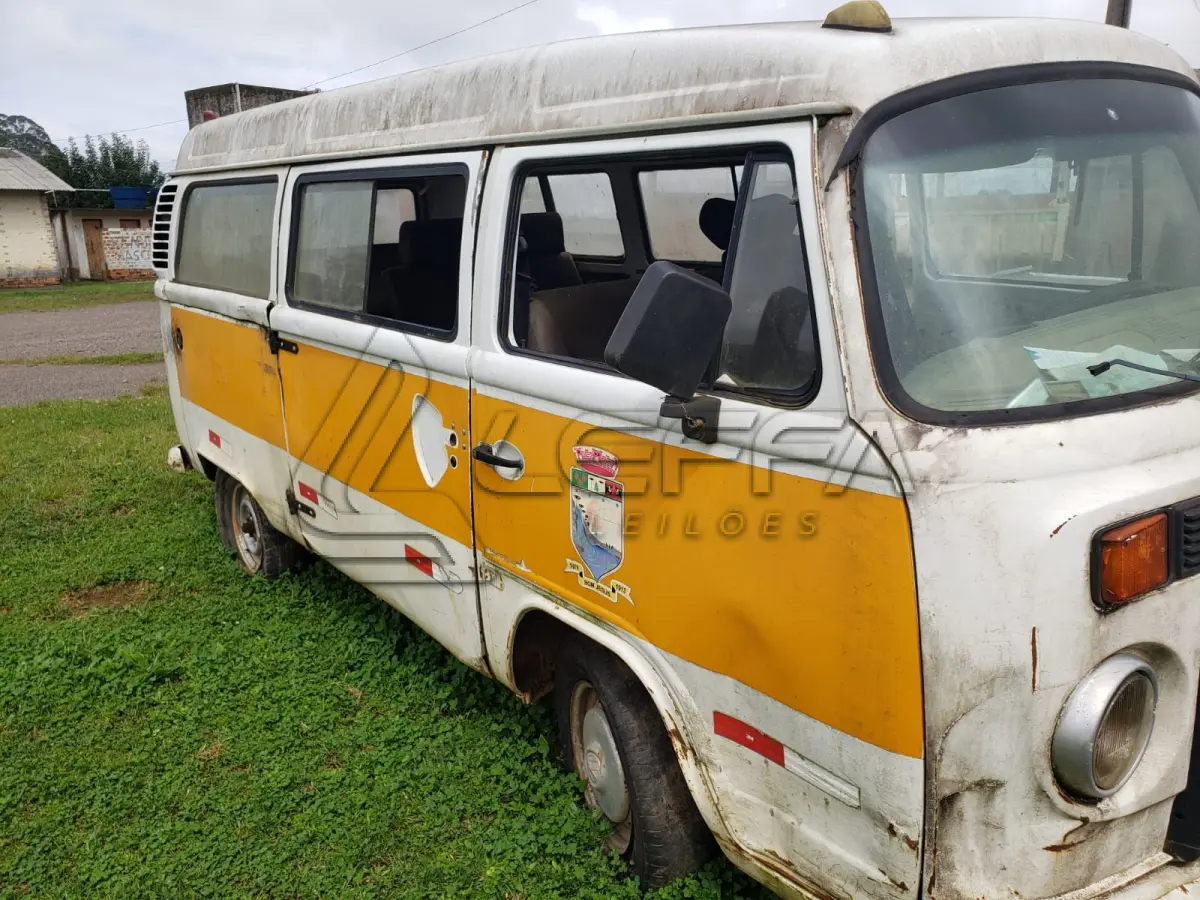 LOTE 014 - UM VEÍCULO VW/KOMBI, PLACAS INC-9250, ANO 2006, MODELO 2006