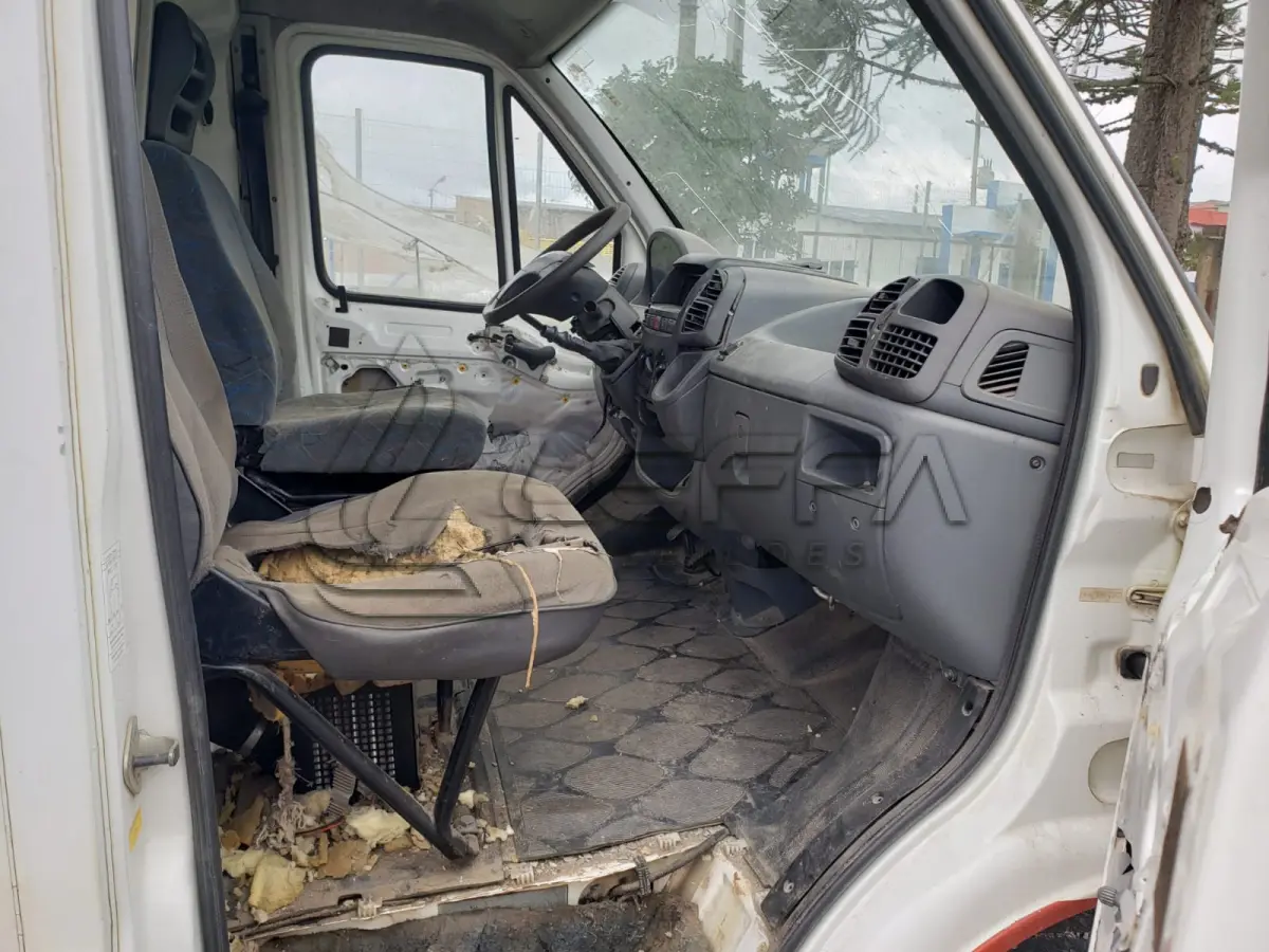 LOTE 010 - UMA AMBULÂNCIA FIAT/ DUCATO, DIESEL, PLACAS IOT-3284, ANO 2009, MODELO 2010