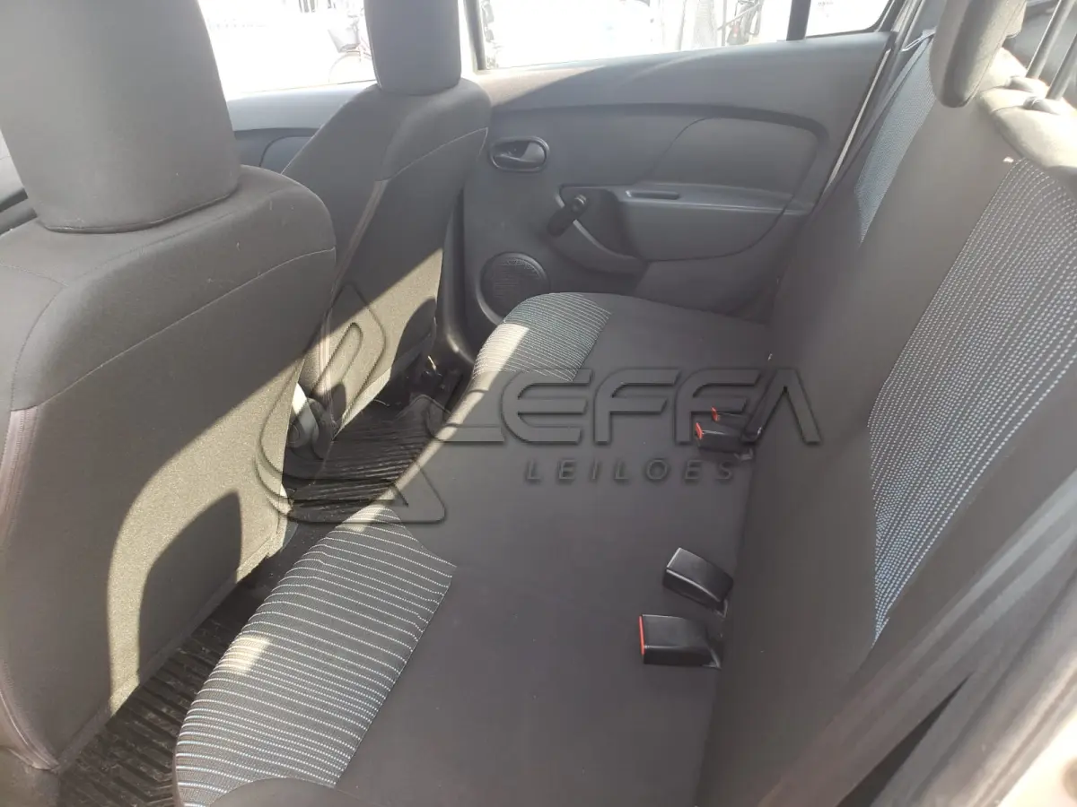 LOTE 006 - UM VEÍCULO RENAULT LOGAN LIFE 10MT, PLACA DRB-2J98, ANO 2019, MODELO 2020, COM APROX 140.000 KM