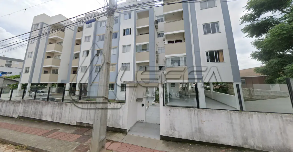 LOTE 001 - APARTAMENTO Nº 101 E BOX DE GARAGEM Nº 10, DO CONDOMÍNIO EDIFÍCIO VISTA DEL MARE, situado na Rua Adelina Schoroeder Pontes, nº 550, esquina com a Rua Josefina Borsatto, Bairro Serraria, Cidade de São José, Santa Catarina