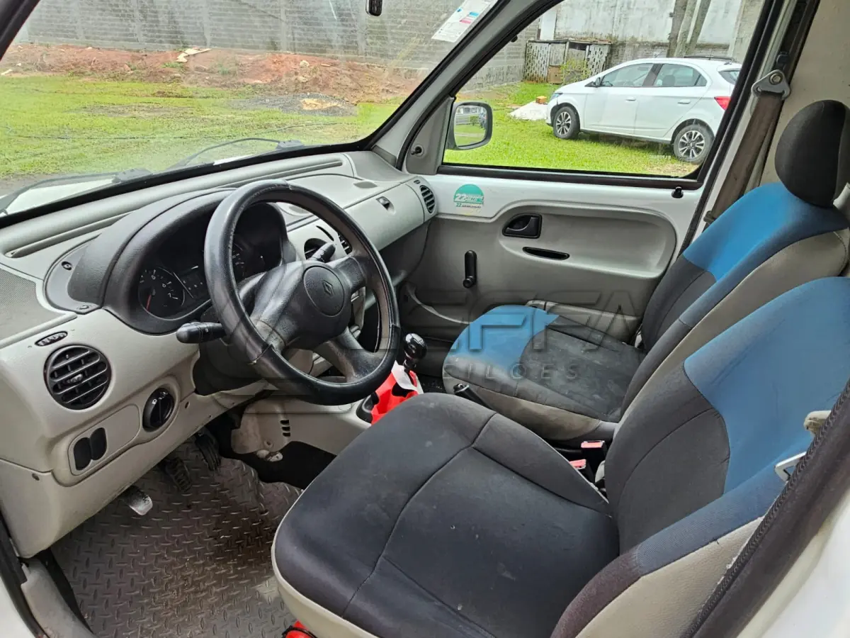 LOTE 001 - Um veículo caminhonete RENAULT KGOO EXPRESS16 (Importado) , cor branca, a álcool/gasolina, ano de fabricação e modelo2013/2014, placa MKT0115