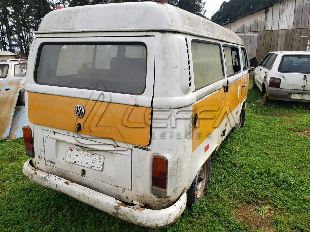 LOTE 014 - UM VEÍCULO VW/KOMBI, PLACAS INC-9250, ANO 2006, MODELO 2006