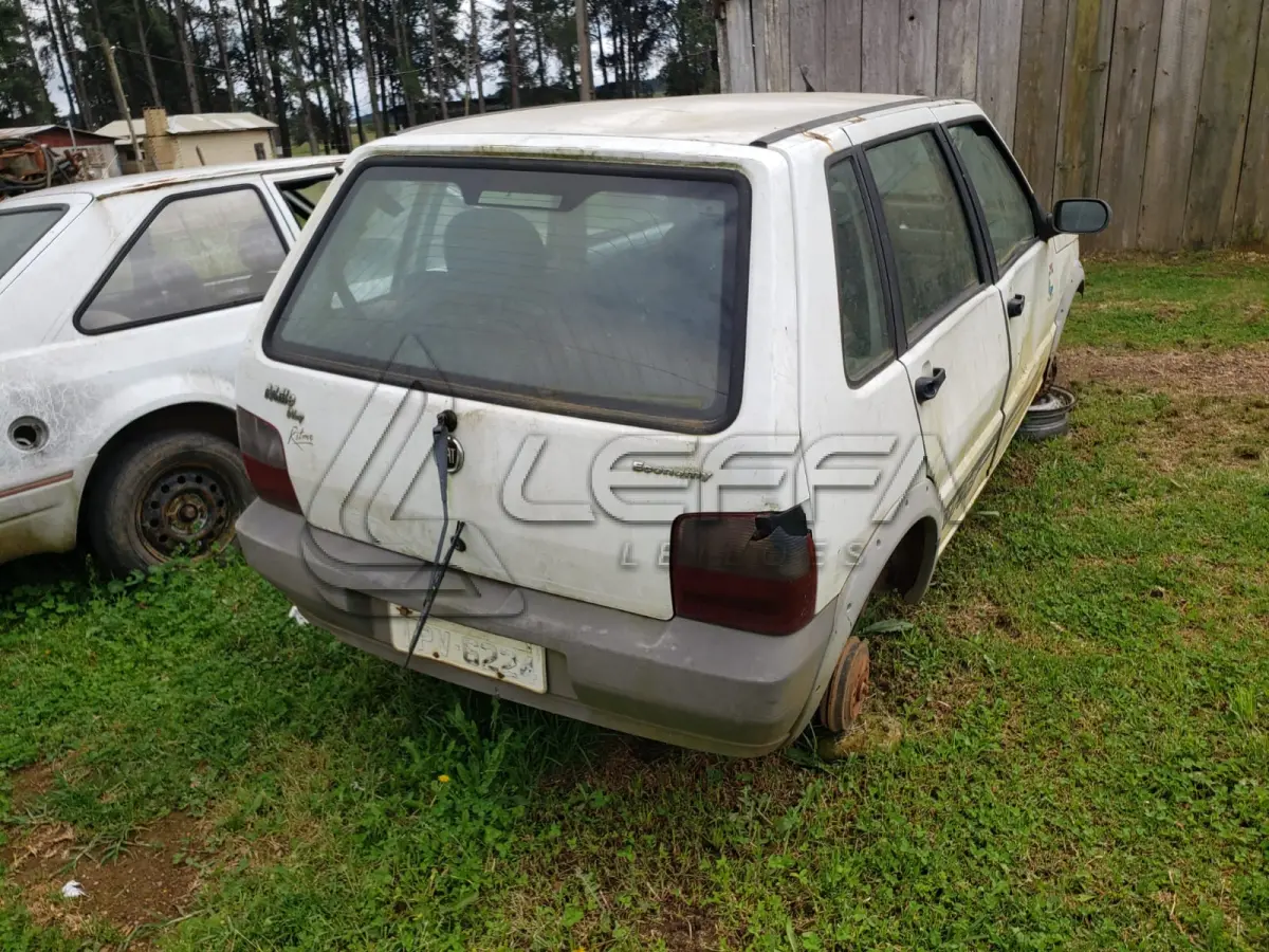 LOTE 015 - UM VEÍCULO FIAT/UNO MILLE WAY ECON, PLACAS IPV-6224, ANO 2009, MODELO 2010