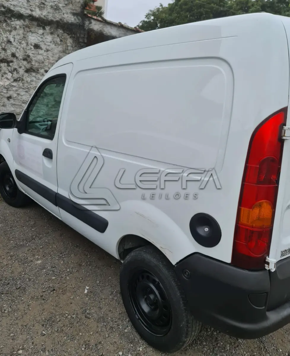 LOTE 001 - Um veículo caminhonete RENAULT KGOO EXPRESS16 (Importado) , cor branca, a álcool/gasolina, ano de fabricação e modelo2013/2014, placa MKT0115