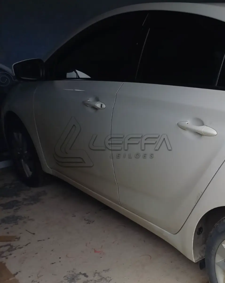 LOTE 001 - Um veículo automóvel HYUNDAI/HB20S 1.6M COMF(Nacional), cor branca, a álcool/gasolina, ano de fabricação e modelo 2015/2015,placa QHF3648