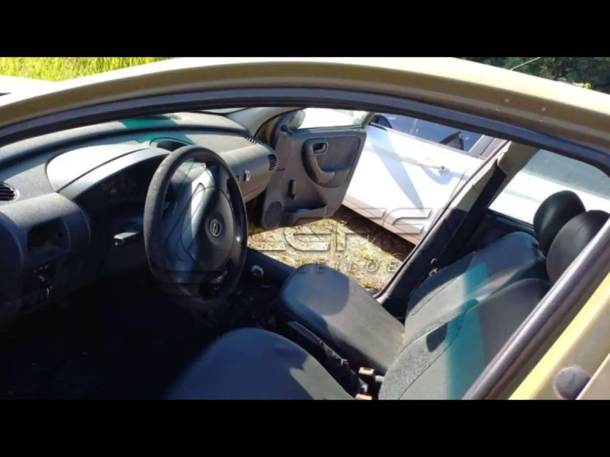 LOTE 037 - GM/CORSA SEDAN MAXX