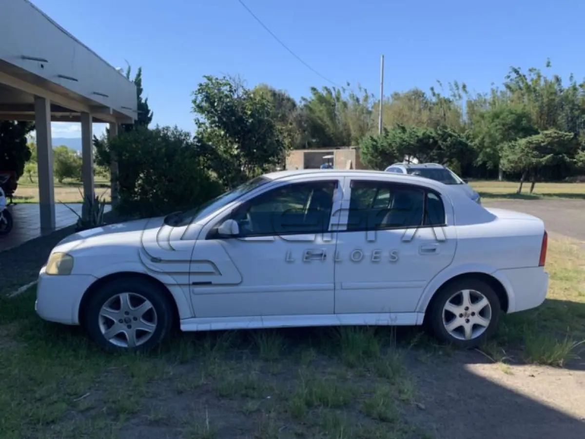 LOTE 005 - GM/ASTRA SEDAN ADVANTAGE